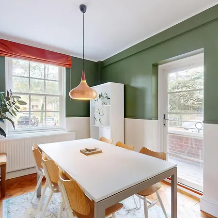 3 Bedroom Family Friendly Apartment In Hillcrest London Exterior photo