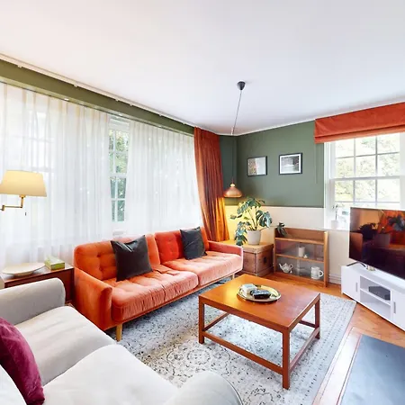 3 Bedroom Family Friendly Apartment In Hillcrest London Exterior photo