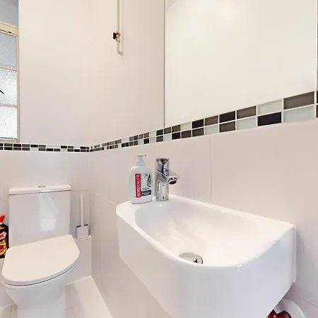 3 Bedroom Family Friendly Apartment In Hillcrest London Exterior photo